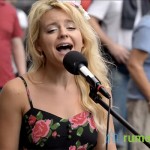 Barefoot Street Performer Blew The Audience Away With Her Beautiful Voice