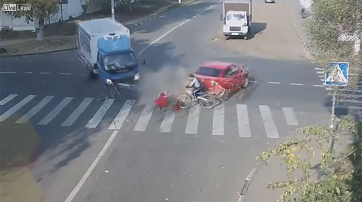 Lucky Cyclist Caught In A Terrible Car Accident But Managed To Came Out Unhurt