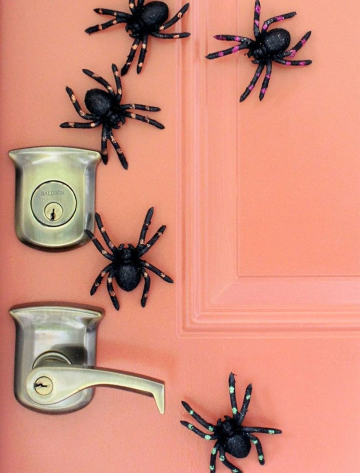 12 Easy To Make DIY Decorations For This Halloween