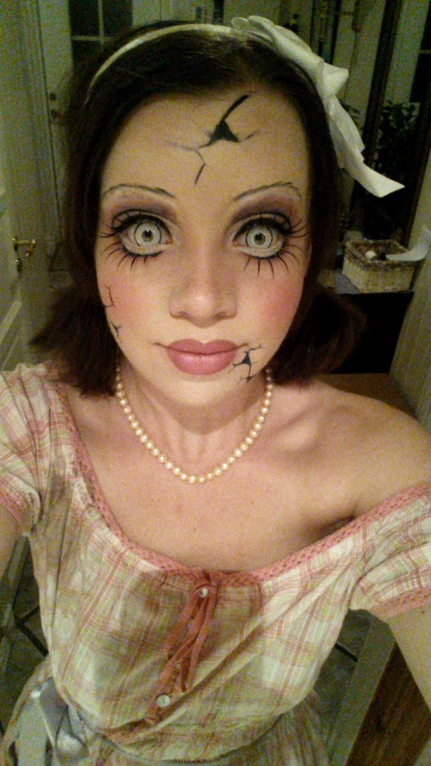 Makeup Tricks For All Your Halloween Needs-04