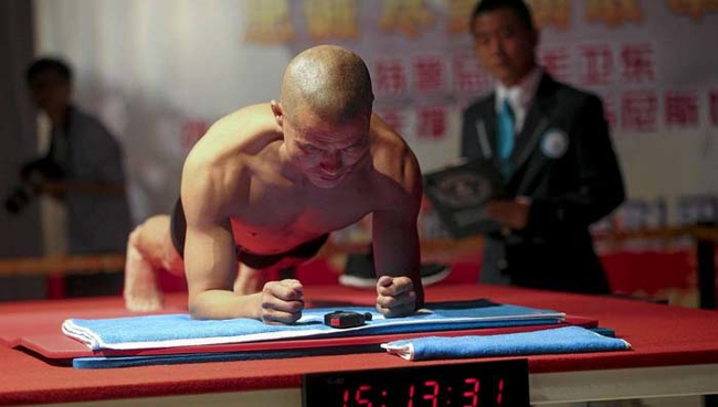 This Man Set A World Record By Being Still For Few Hours-01