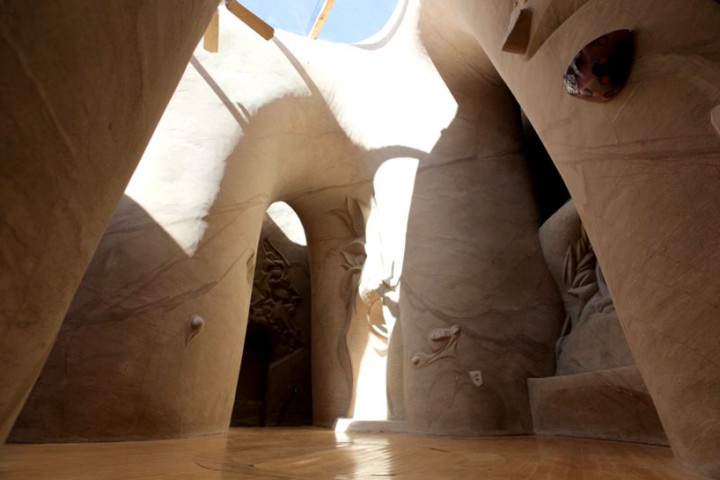 This Artist Carved A Giant Cave For The Past Ten Years-01