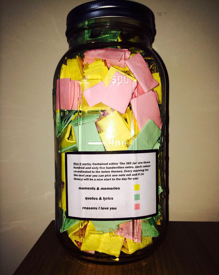 Boyfriend Writes 365 Love Notes For His Girlfriend To Read All Year