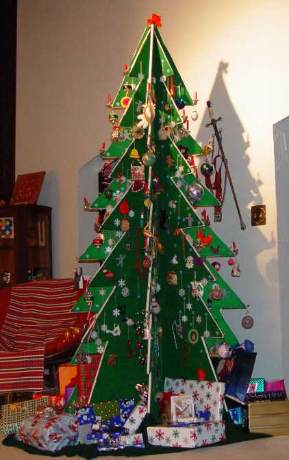 16 Creative DIY Alternative Christmas Trees