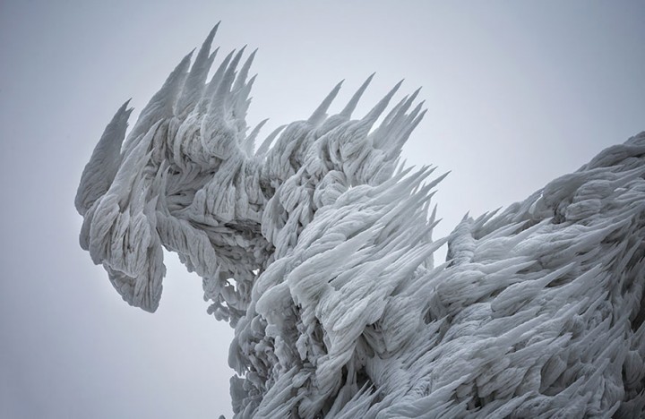 Extreme Weather Turned This Mountain Into A Magnificent Piece Of Art-01
