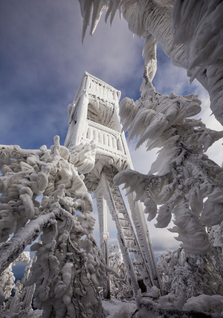 Extreme Weather Turned This Mountain Into A Magnificent Piece Of Art-03