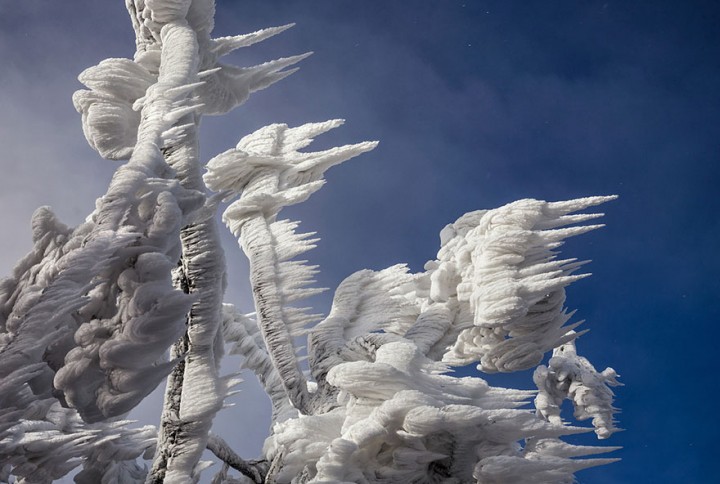 Extreme Weather Turned This Mountain Into A Magnificent Piece Of Art-04