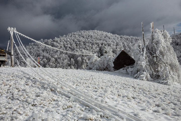 Extreme Weather Turned This Mountain Into A Magnificent Piece Of Art-07