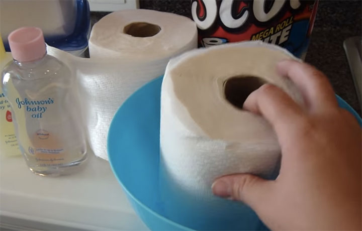 DIY Homemade Paper Wipes With A Roll Of Paper Towels