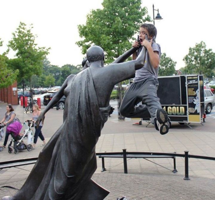 These People Made The Most Out Of The Statues